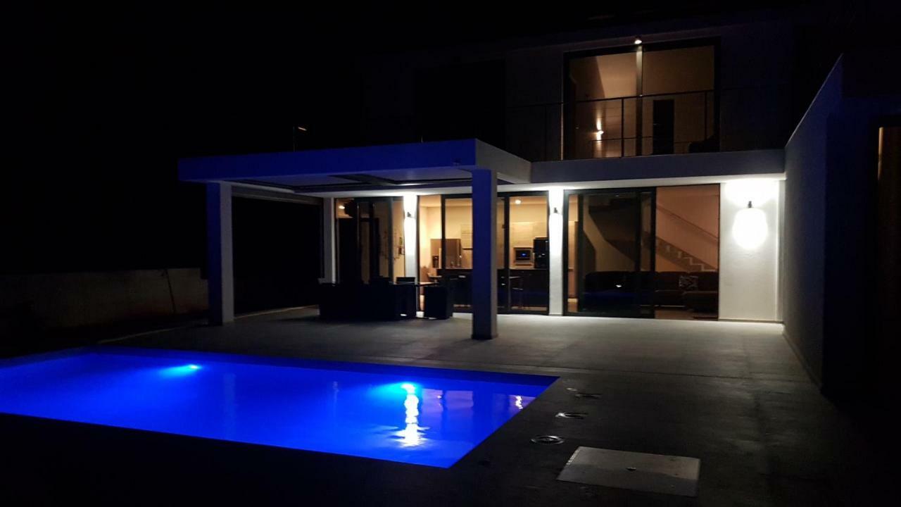Seaside Villa At ปริซบา ภายนอก รูปภาพ